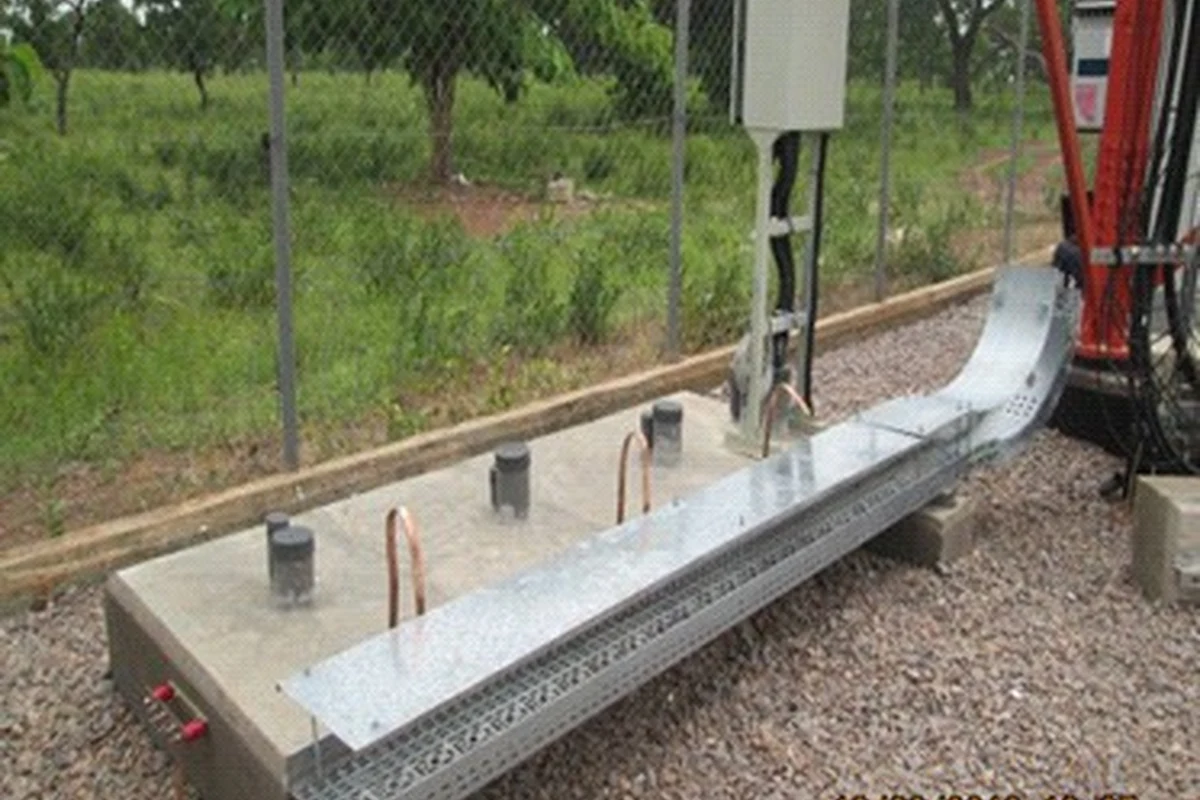 Colocation foundation and cable support