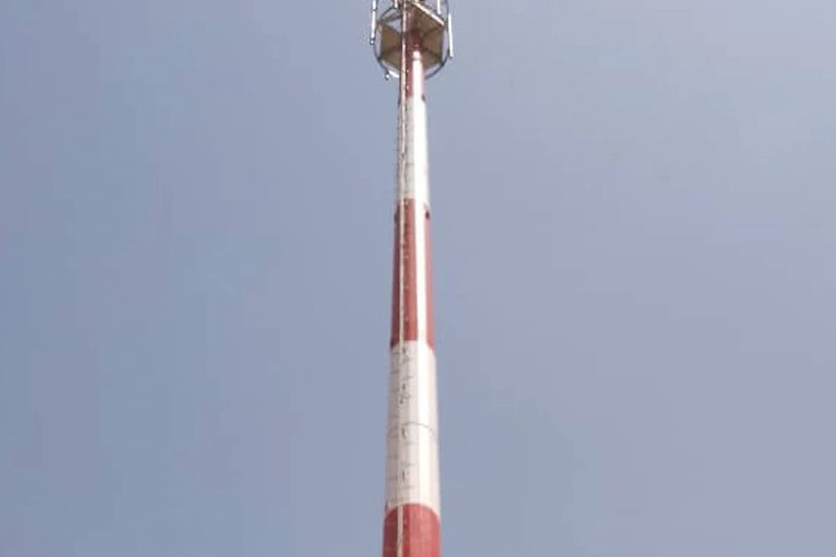 Telecommunications tower structure