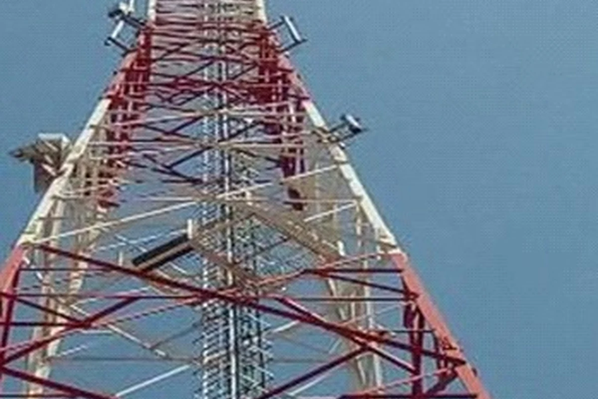 Telecommunications tower